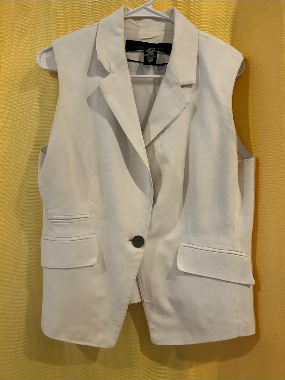 Apostrophe White Sleeveless Blazer